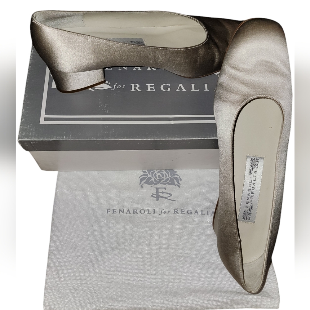 Fenaroli for Regalia women's satin fabric closed toe pump shoes size US 9.5M